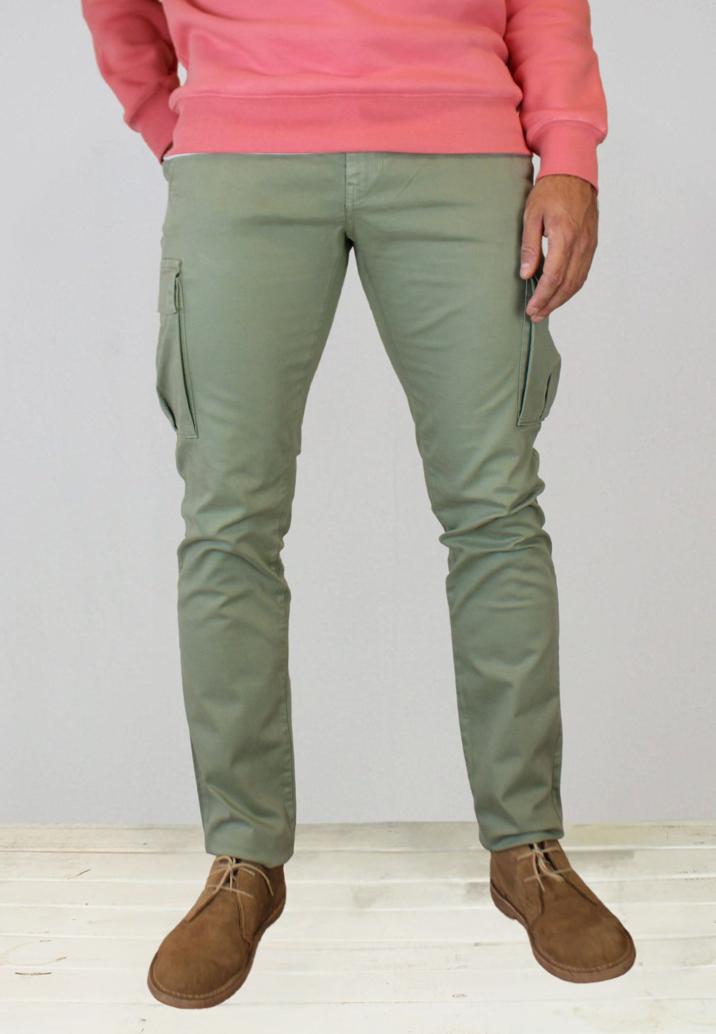 Pantalón cargo gomas kaki hombre