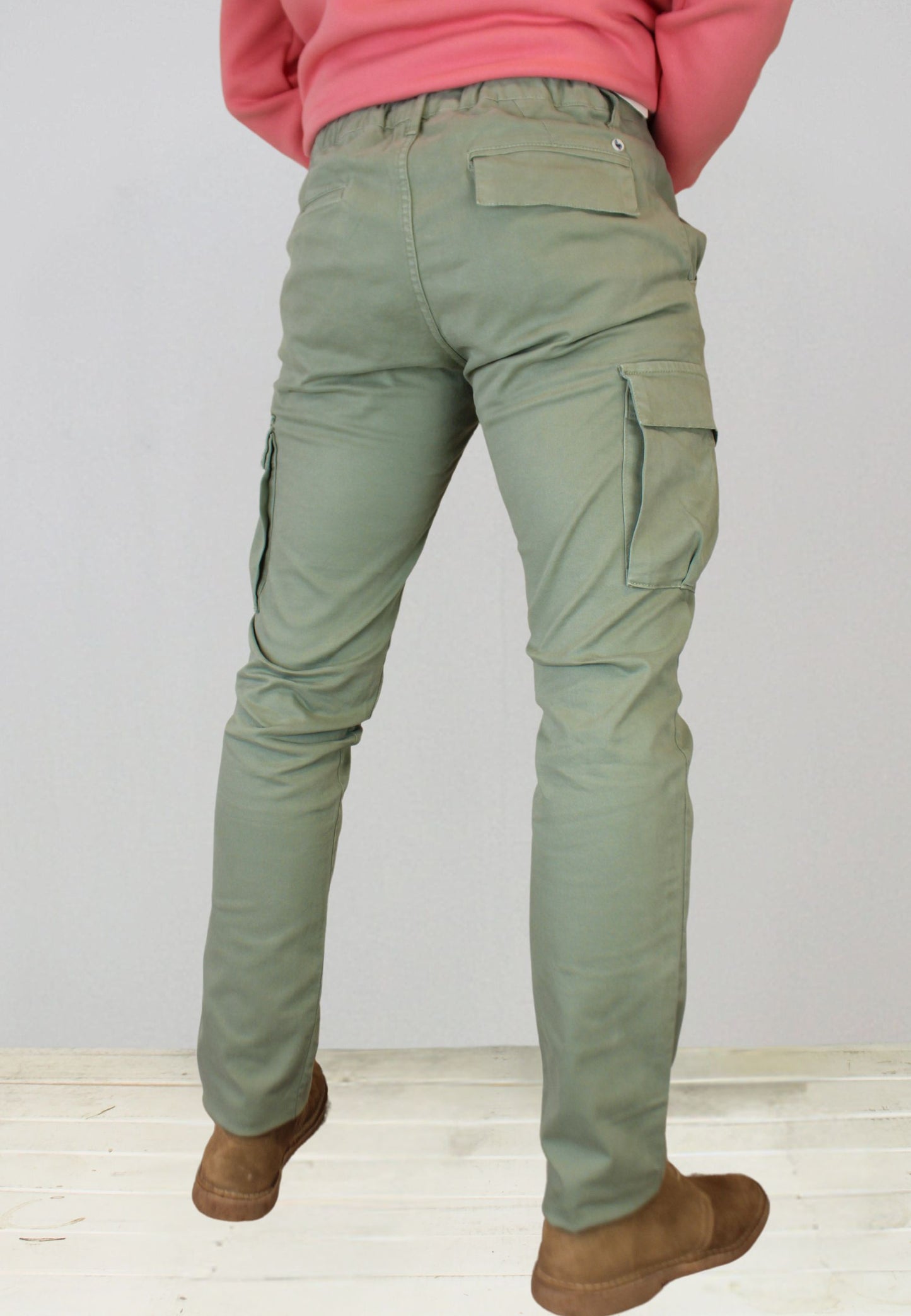 Pantalón cargo gomas kaki hombre