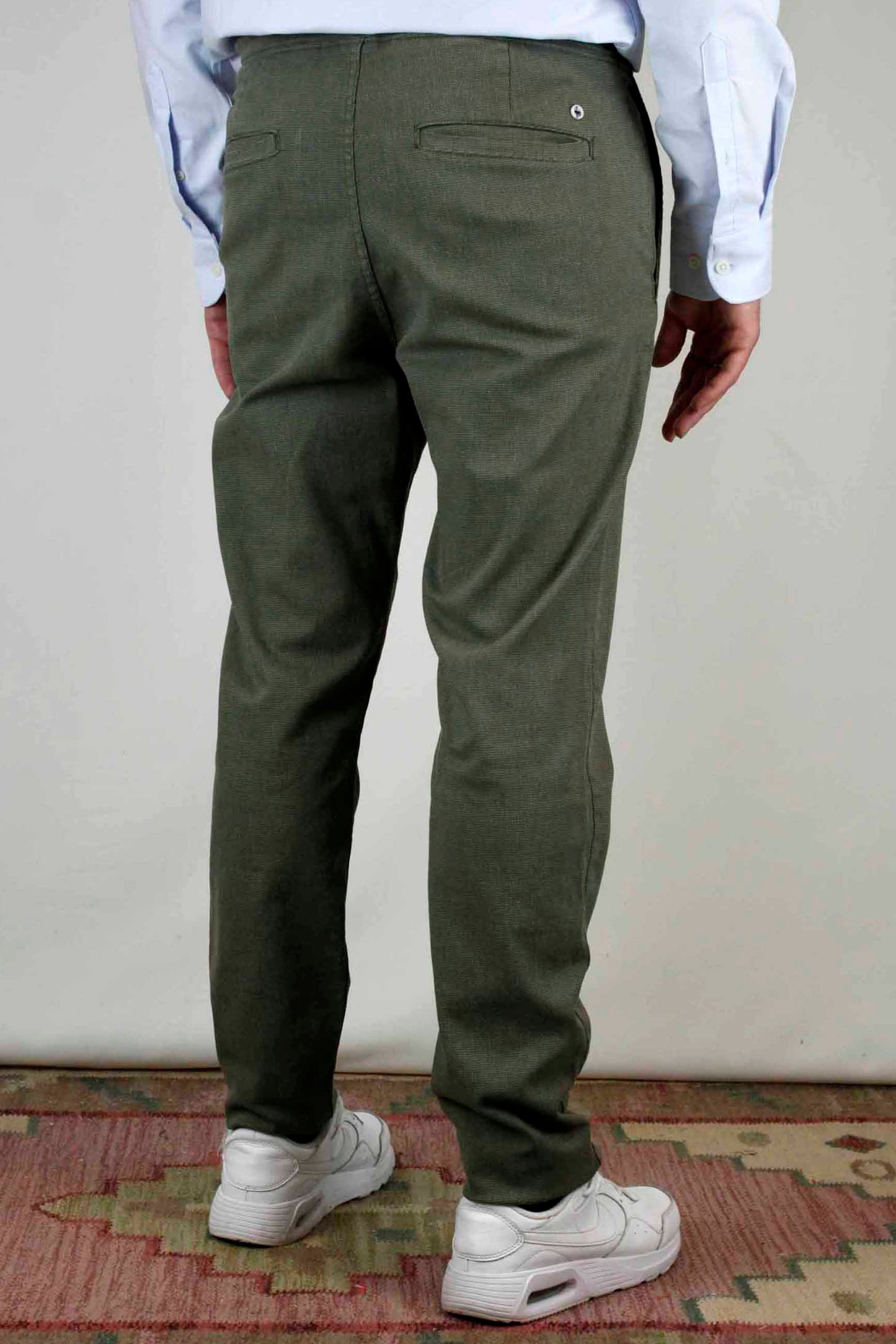 Pantalón chino gomas estructura kaki