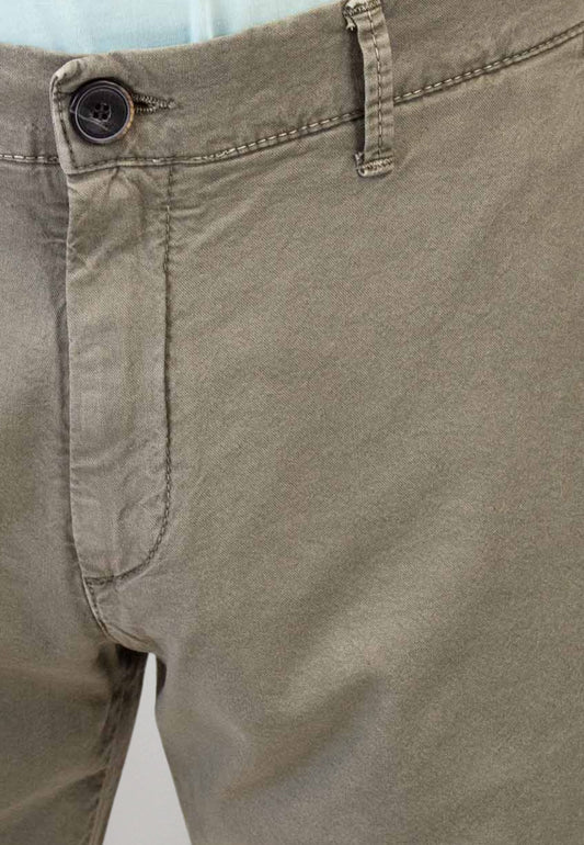 Bermuda tipo chino kaki hombre