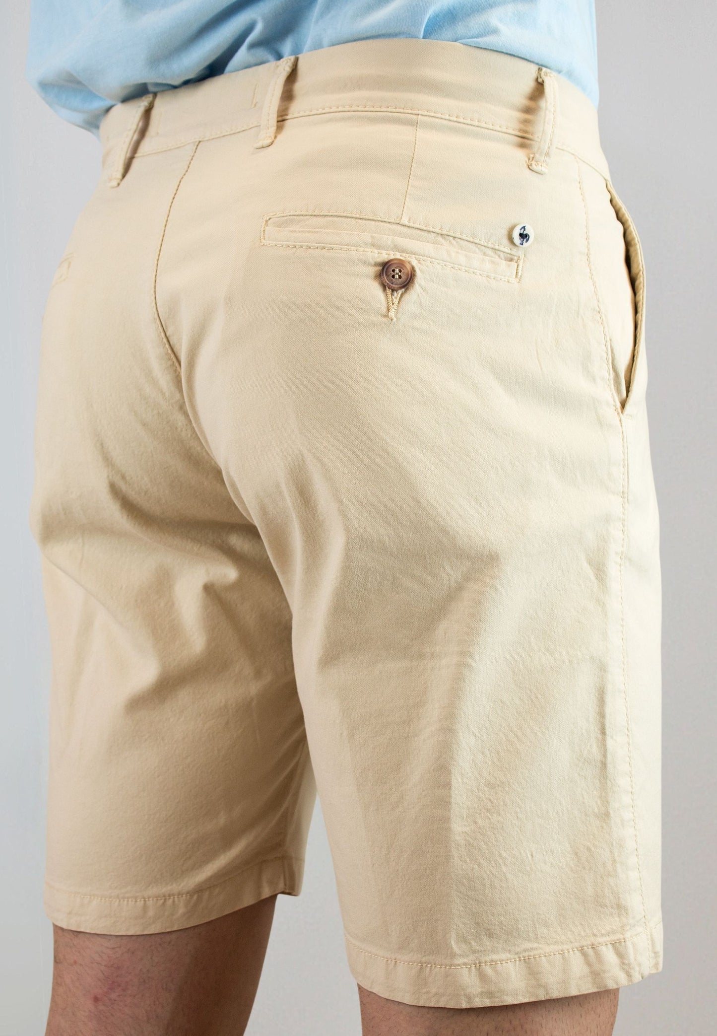 Bermuda tipo chino crema hombre