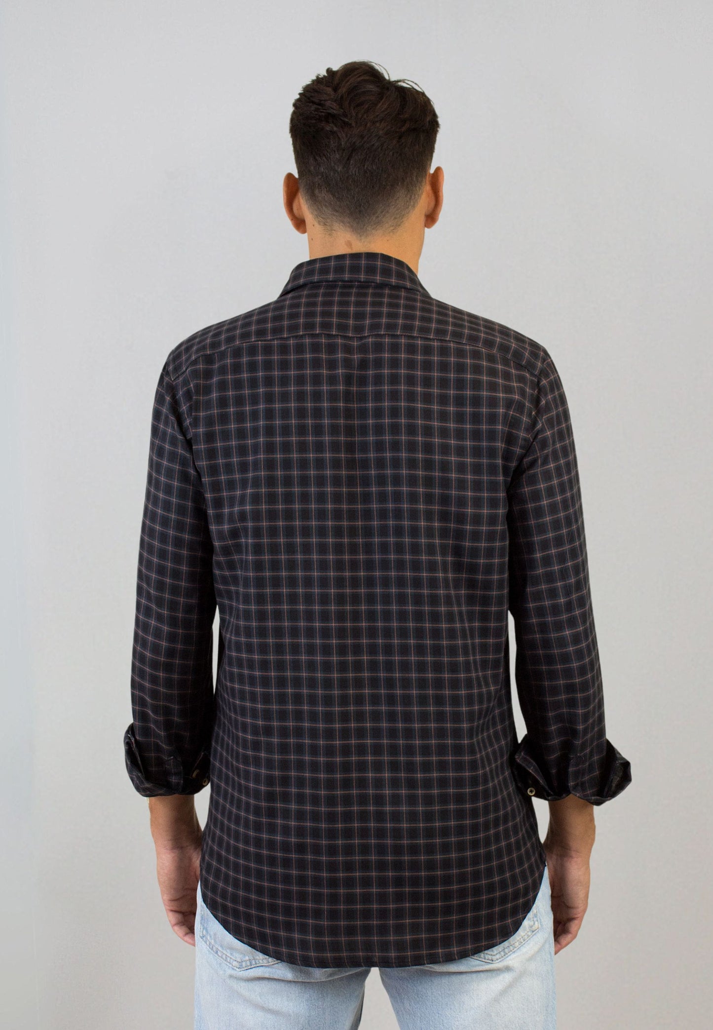 Camisa negra de cuadros