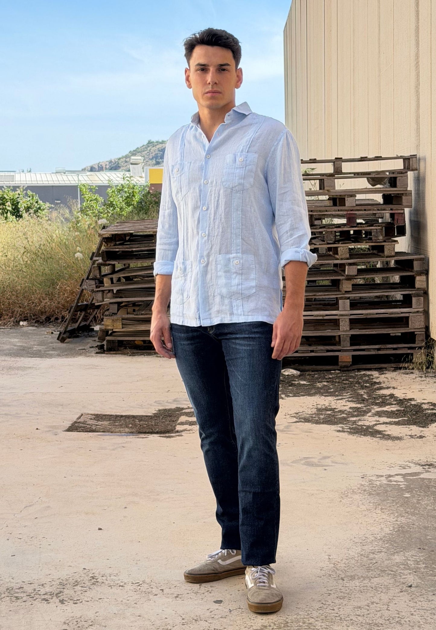 Camisa guayabera de lino celeste