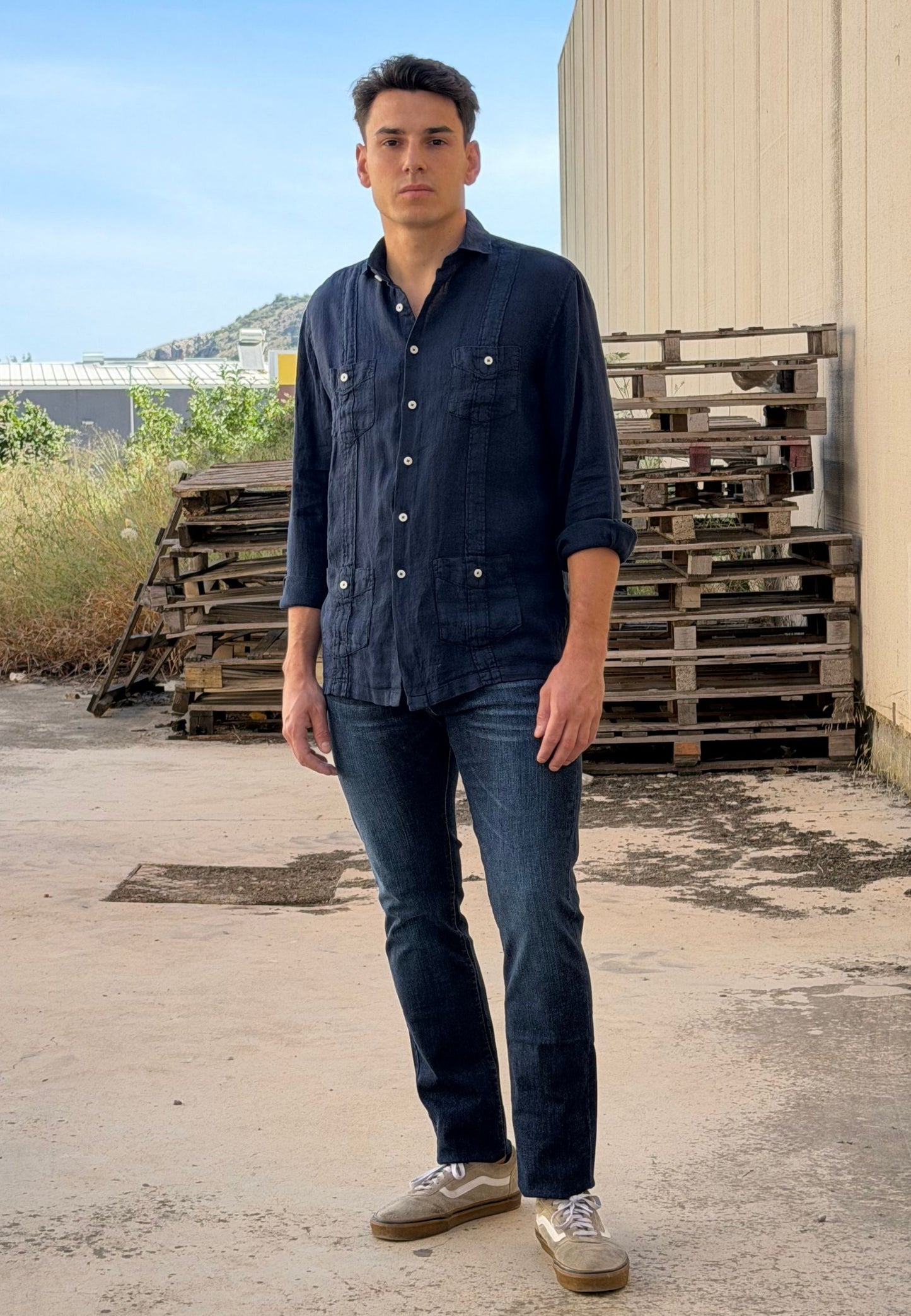 Camisa guayabera de lino marino