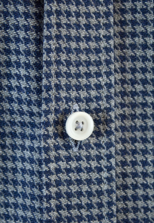 Camisa en pata de gallo gris oscuro