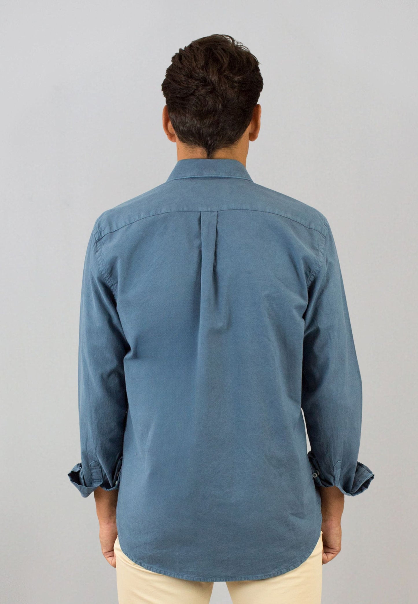 Camisa de algodón reciclado gris azulado