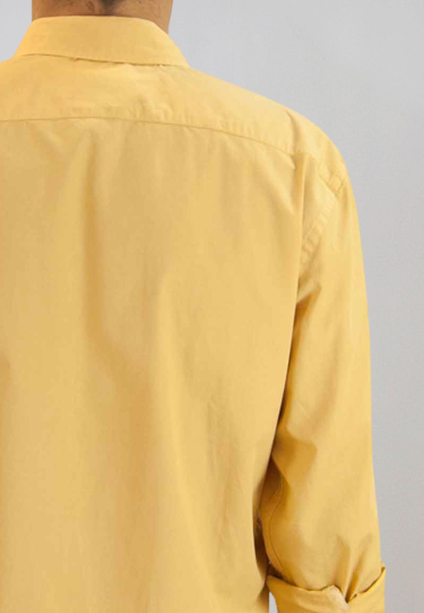 Camisa de algodón reciclado mostaza