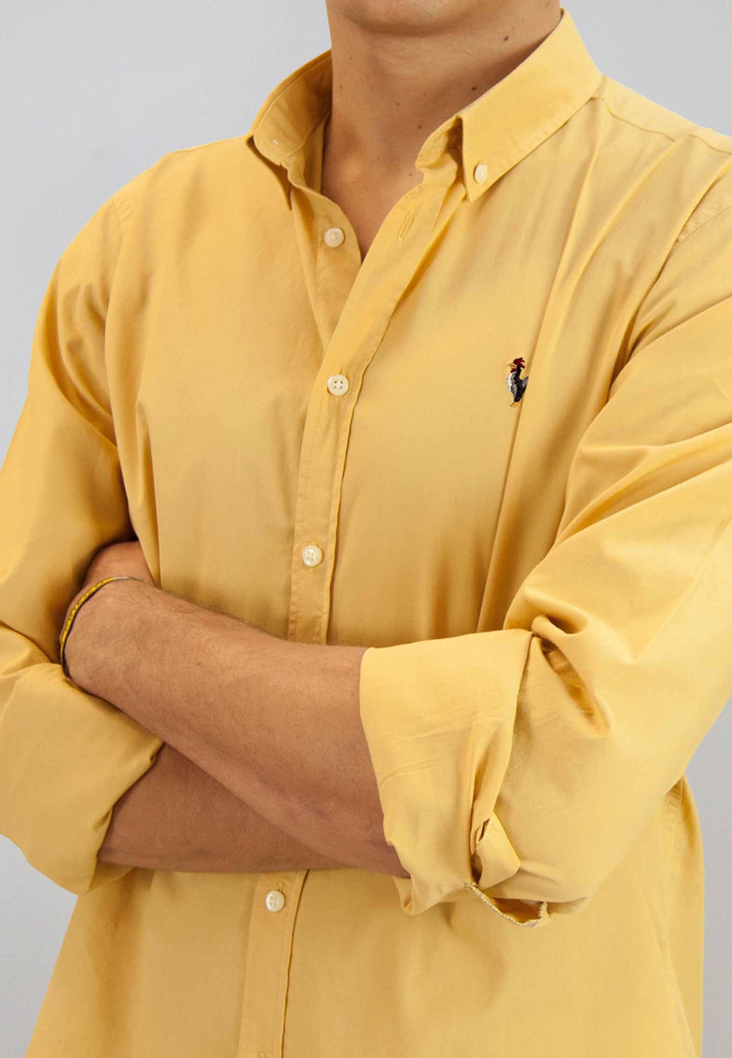 Camisa de algodón reciclado mostaza