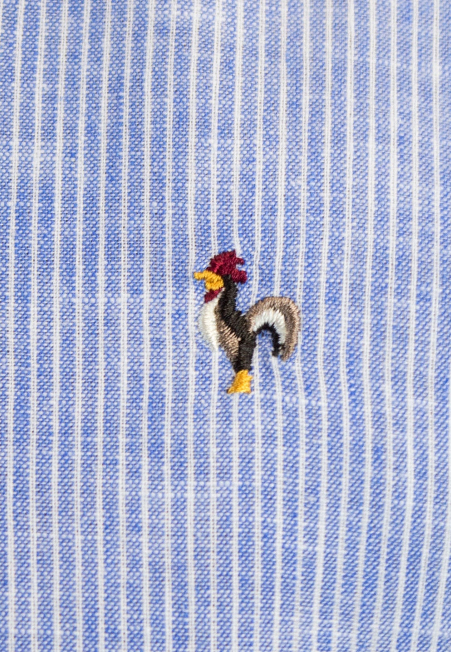 Camisa de rayas de lino azul y blanco