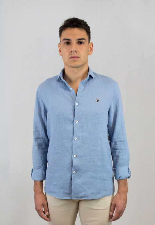 Camisa de lino en azul sulf.
