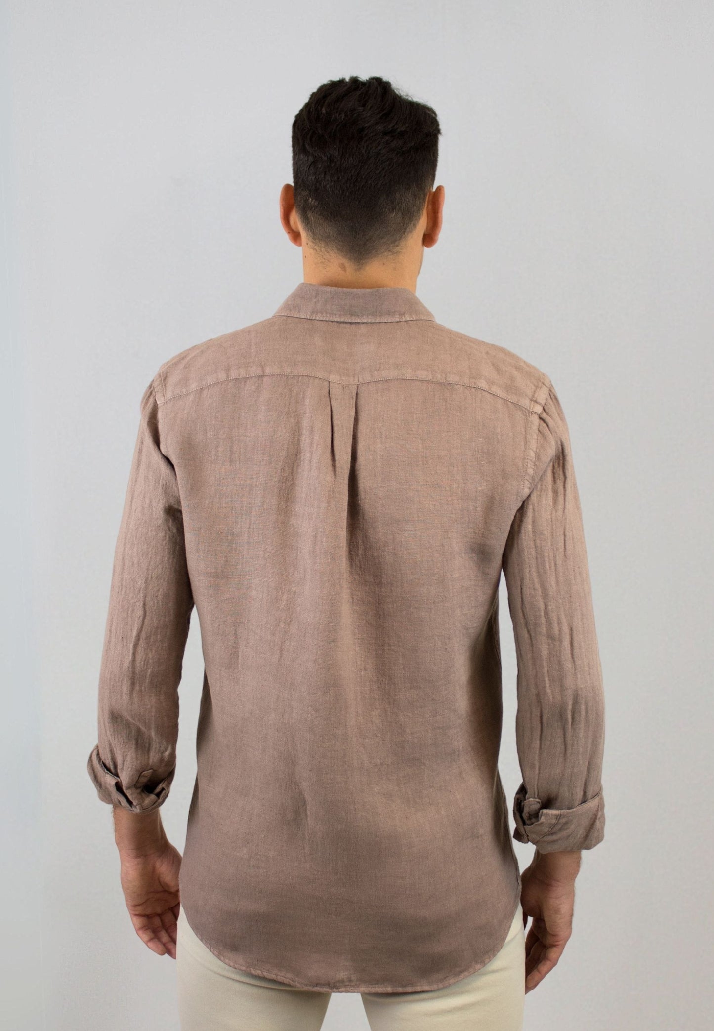Camisa de lino en marrón