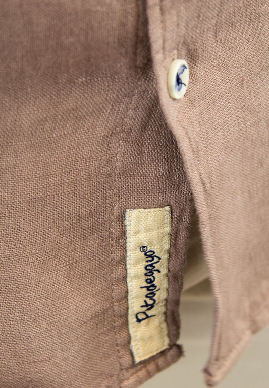 Camisa de lino en marrón