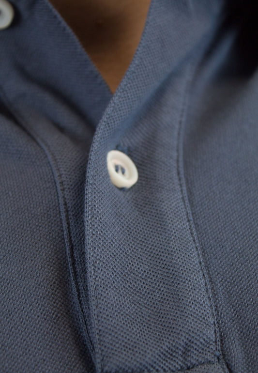 Blue-grey short-sleeved polo shirt