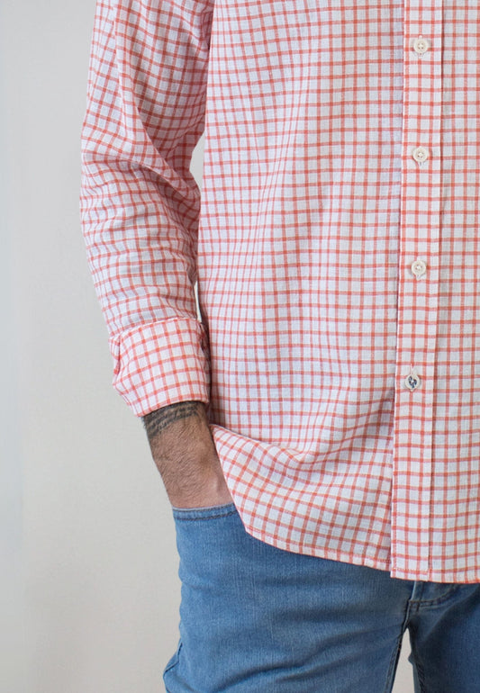 Camisa de cuadros naranjas con lino