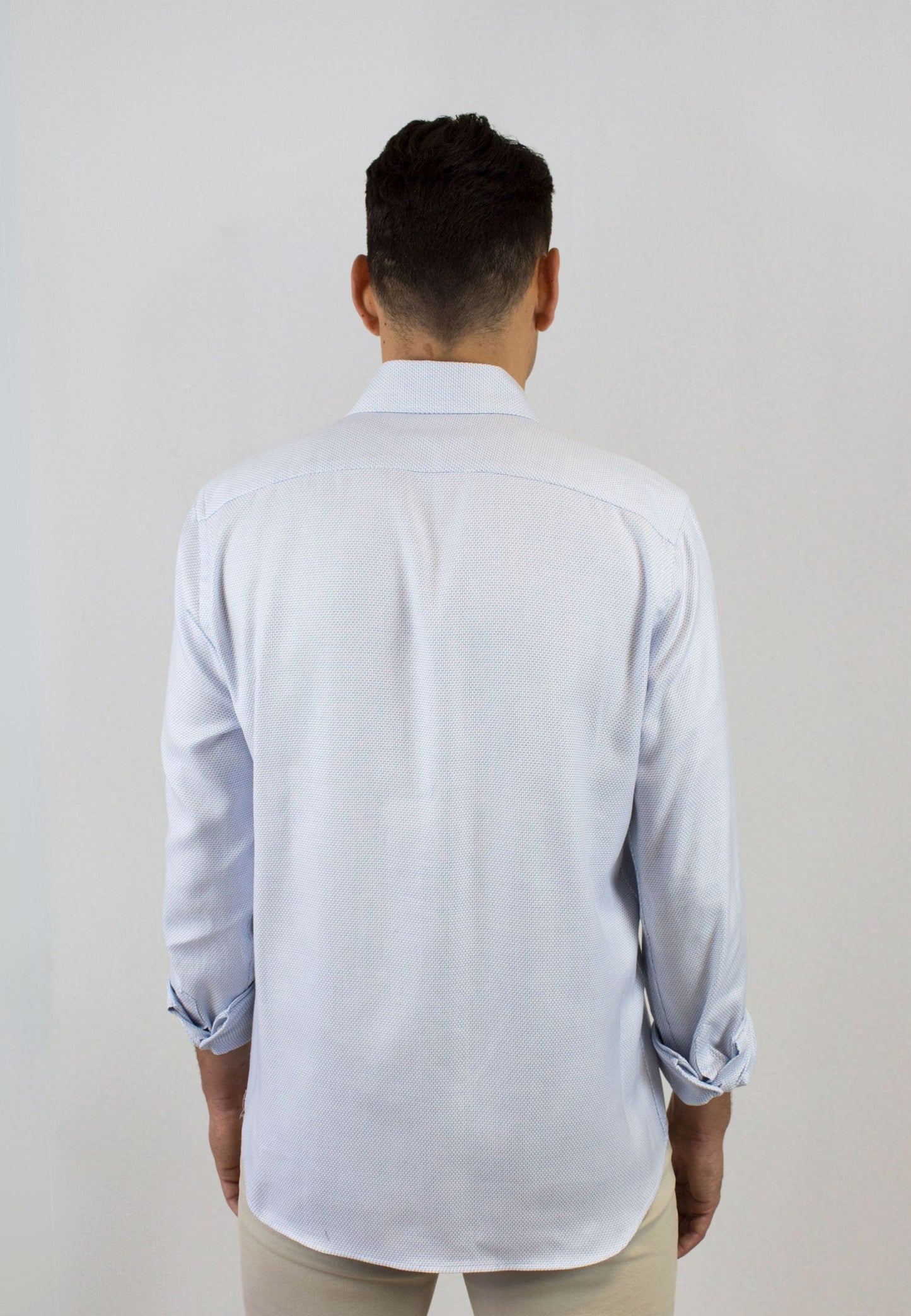 Camisa estructura geométrica blanca y azul