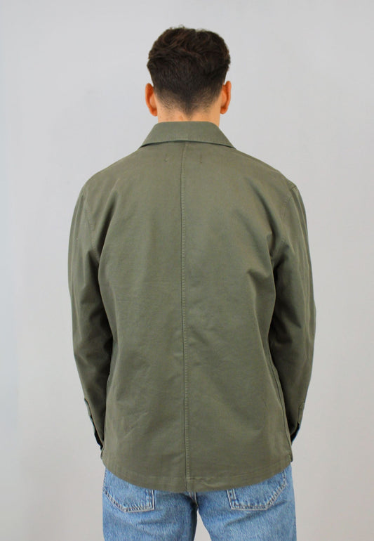 Sobrecamisa en sarga kaki con bolsillos