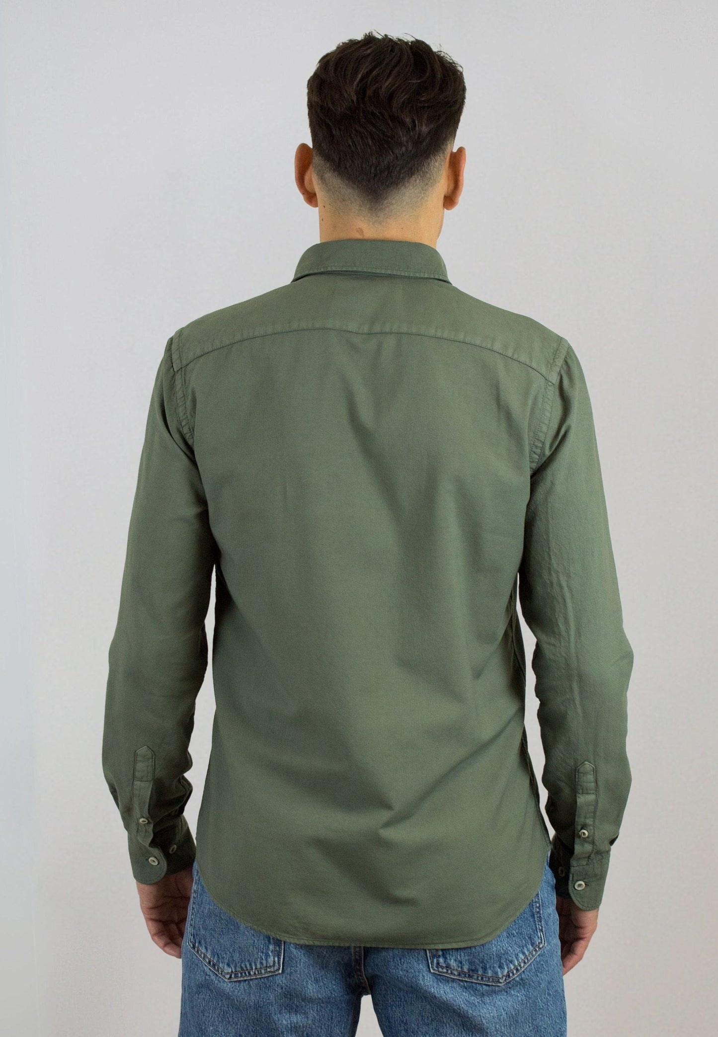 Camisa con bolsillos kaki