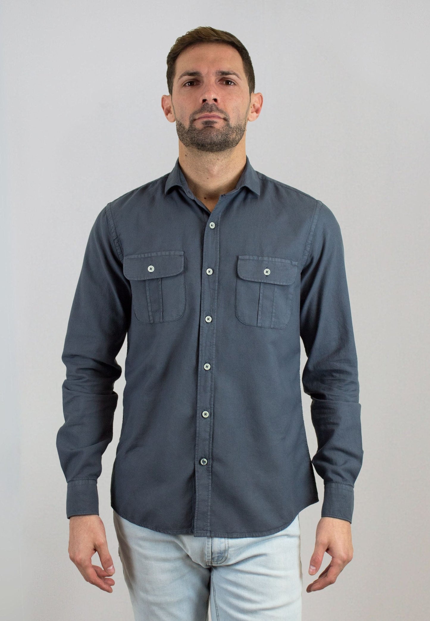 Camisa con bolsillos marengo