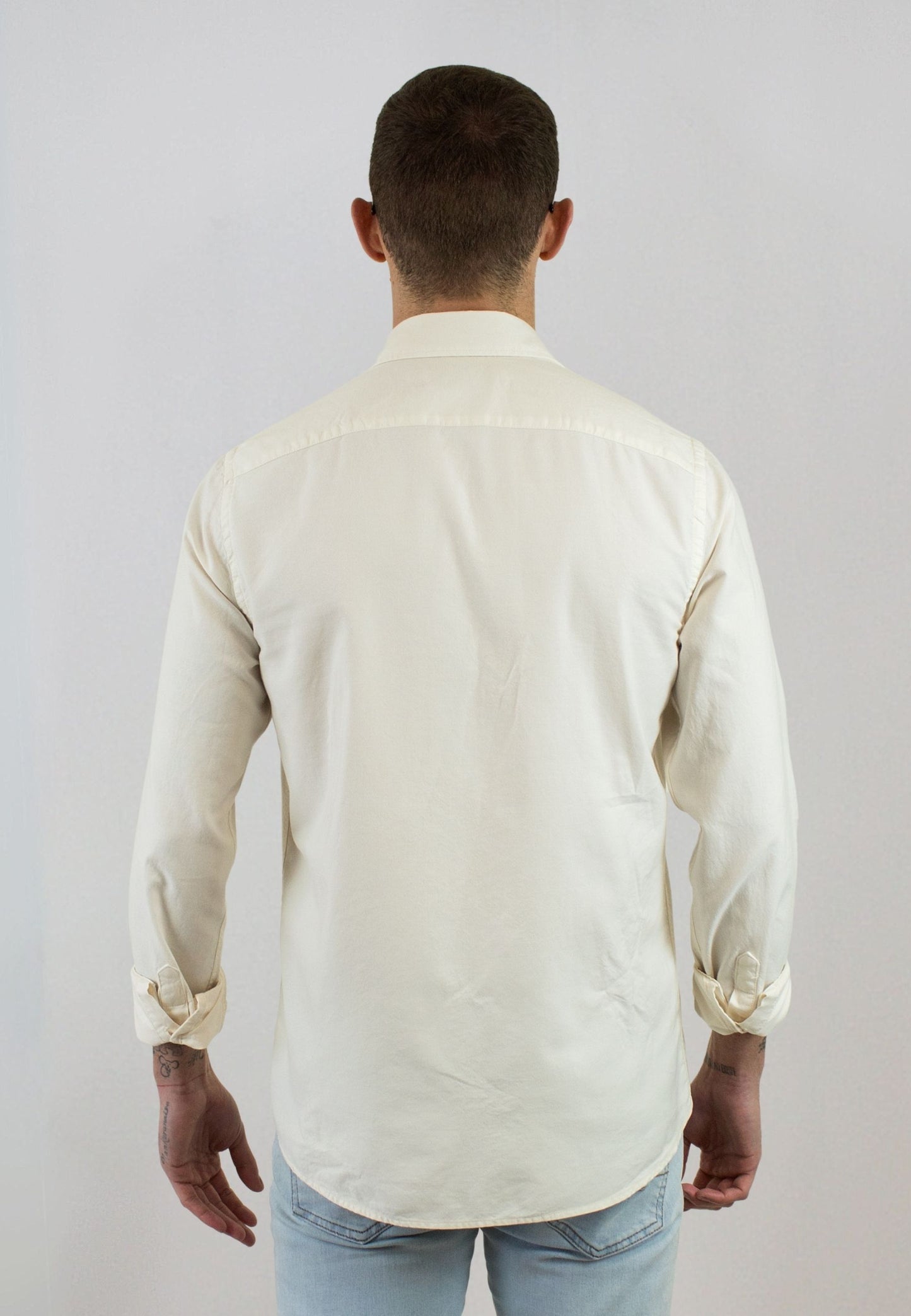 Camisa con bolsillos beige