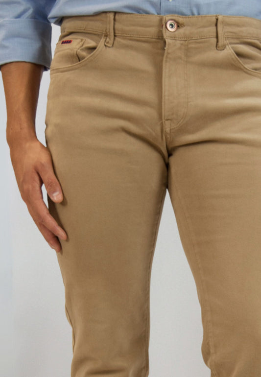 Pantalón cinco bolsillos tostado