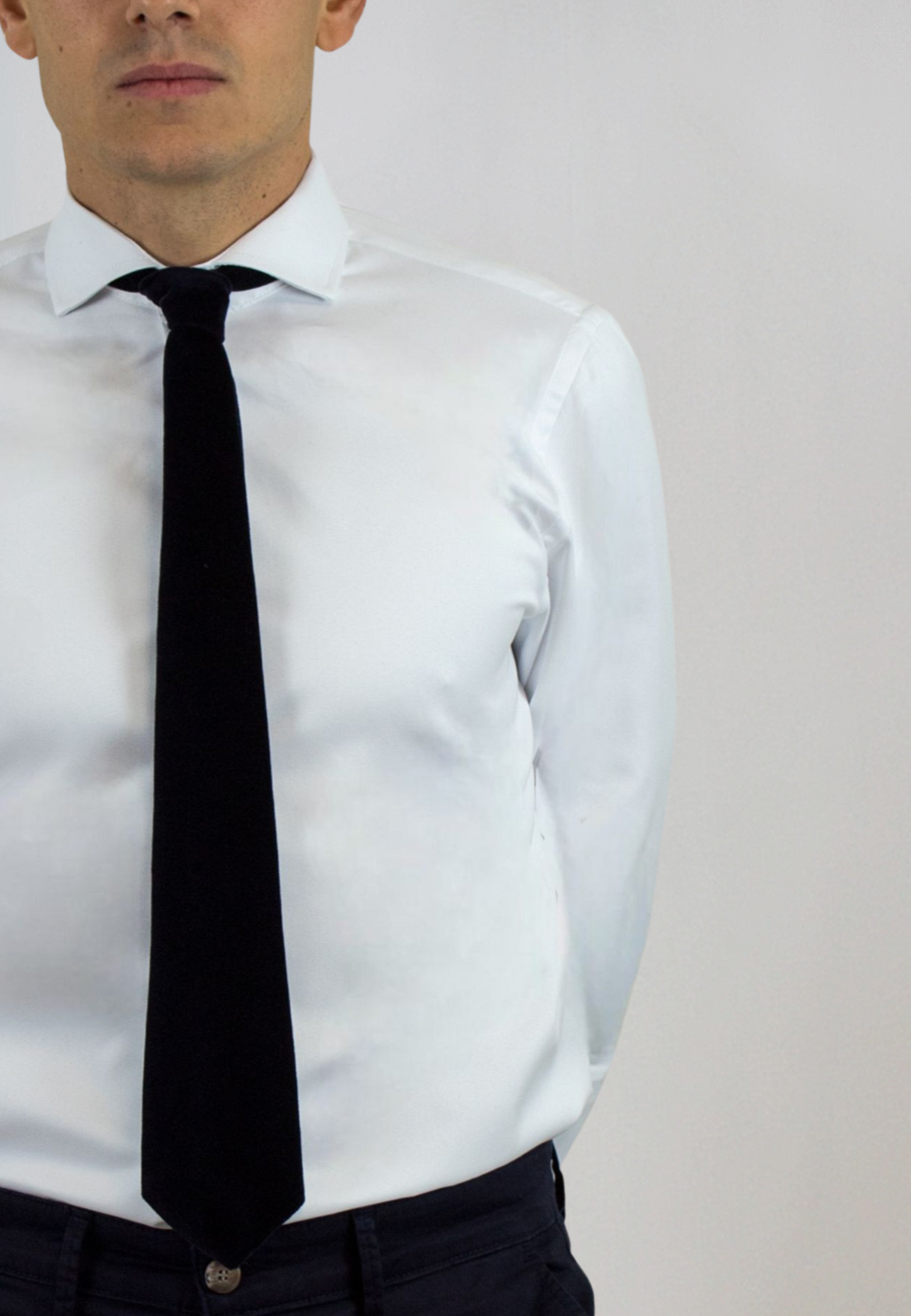 Camisa blanca clásica cuello italiano