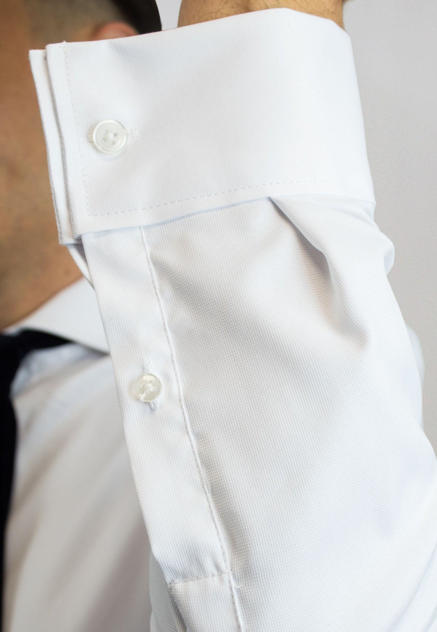 Camisa blanca clásica cuello italiano