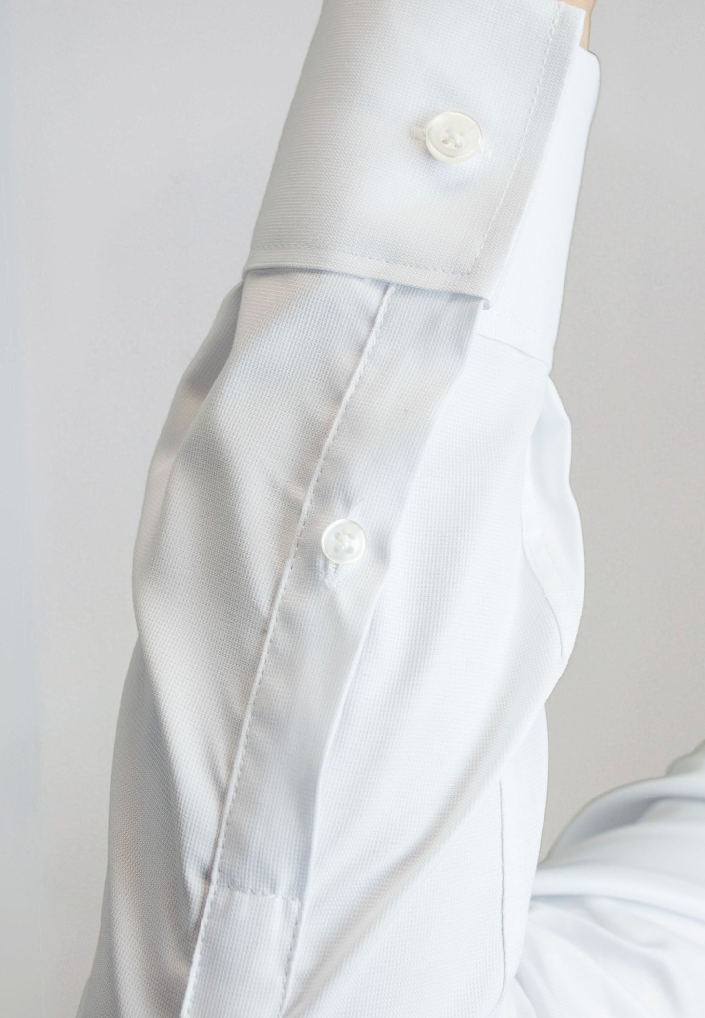 Camisa blanca clásica cuello italiano