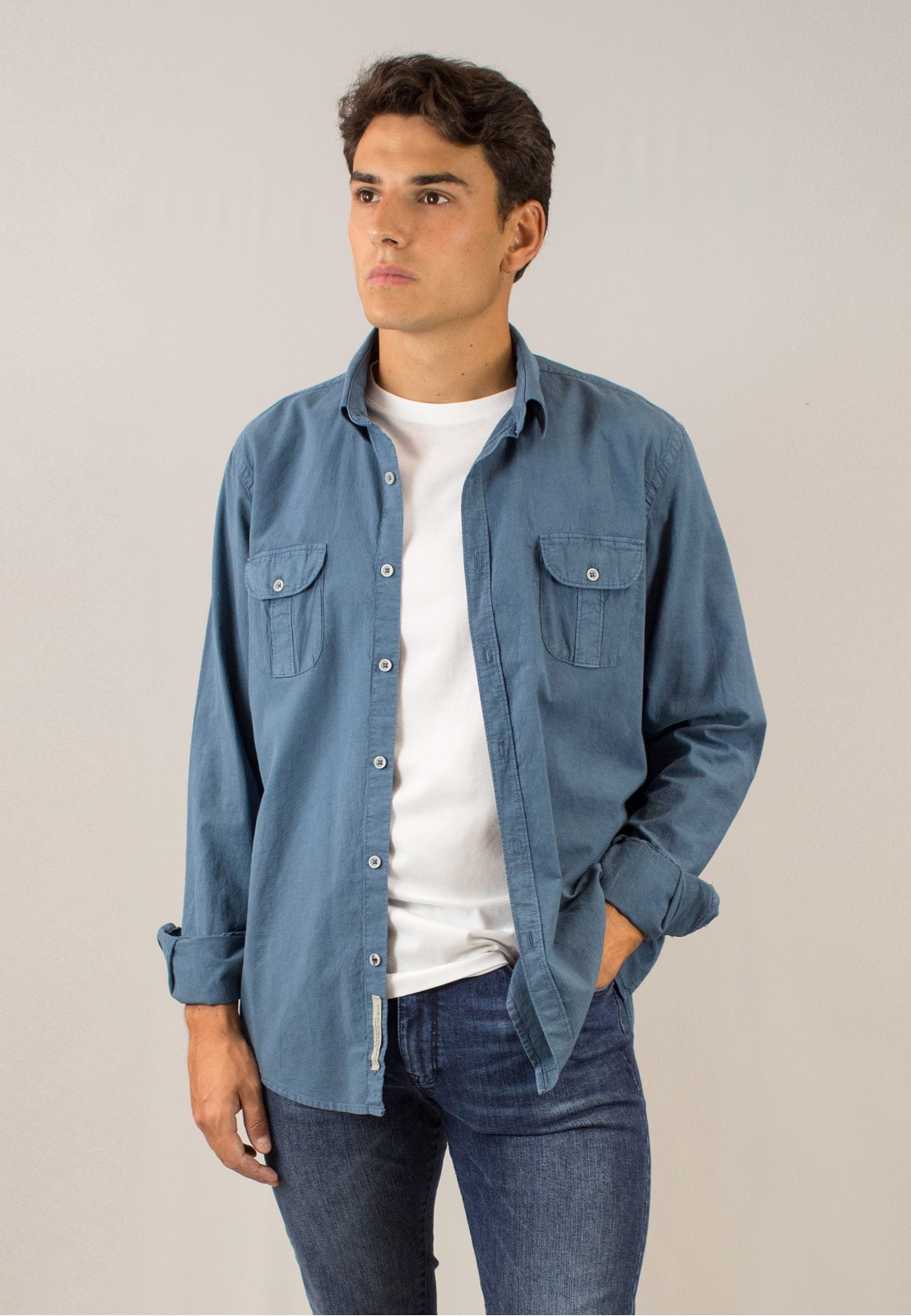 Camisa de hombre Pit azul Patadegayo de calidad sostenible fabricada en España - plano delantero