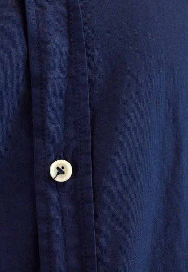 Camisa de hombre Leonardo Patadegayo de calidad sostenible fabricada en España - plano botón