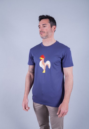 Camiseta de hombre Isa azul Patadegayo de calidad sostenible fabricado en España - plano cercano