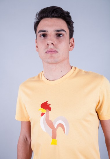 Camiseta de hombre Isa amarilla Patadegayo de calidad sostenible fabricado en España - plano detalle