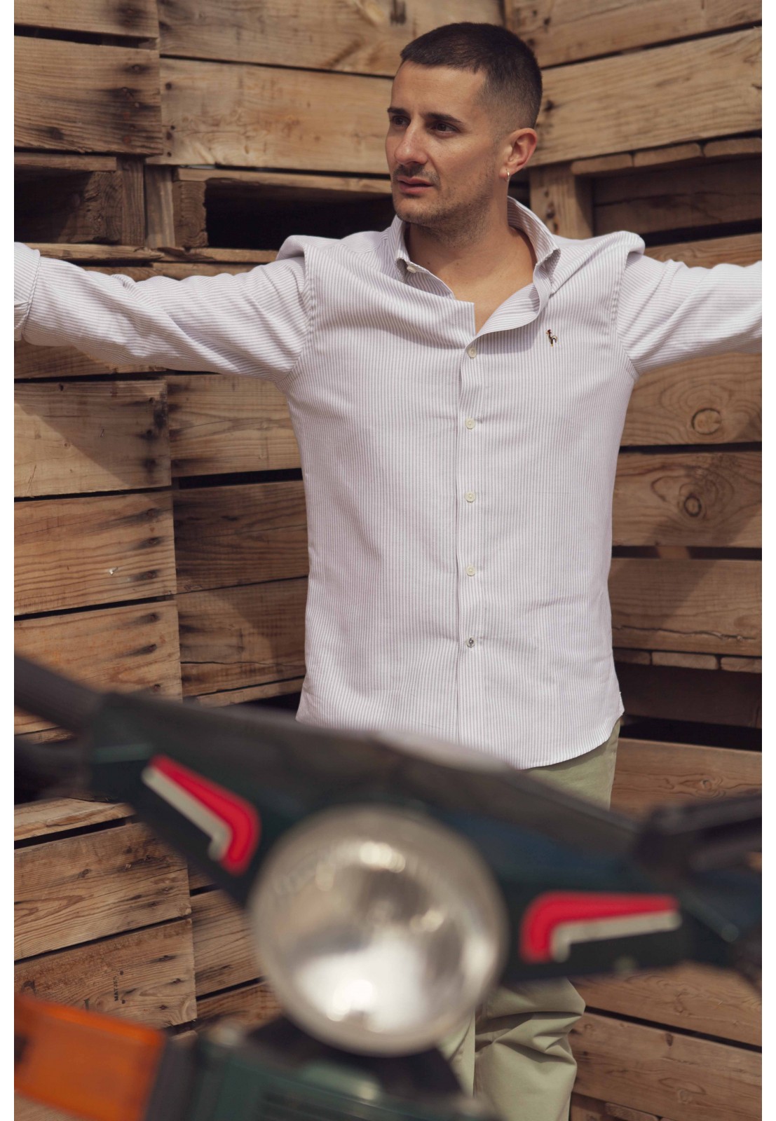 Camisa Oxford de rayas de hombre Luna de Patadegayo de calidad sostenible fabricada en España - plano modelo