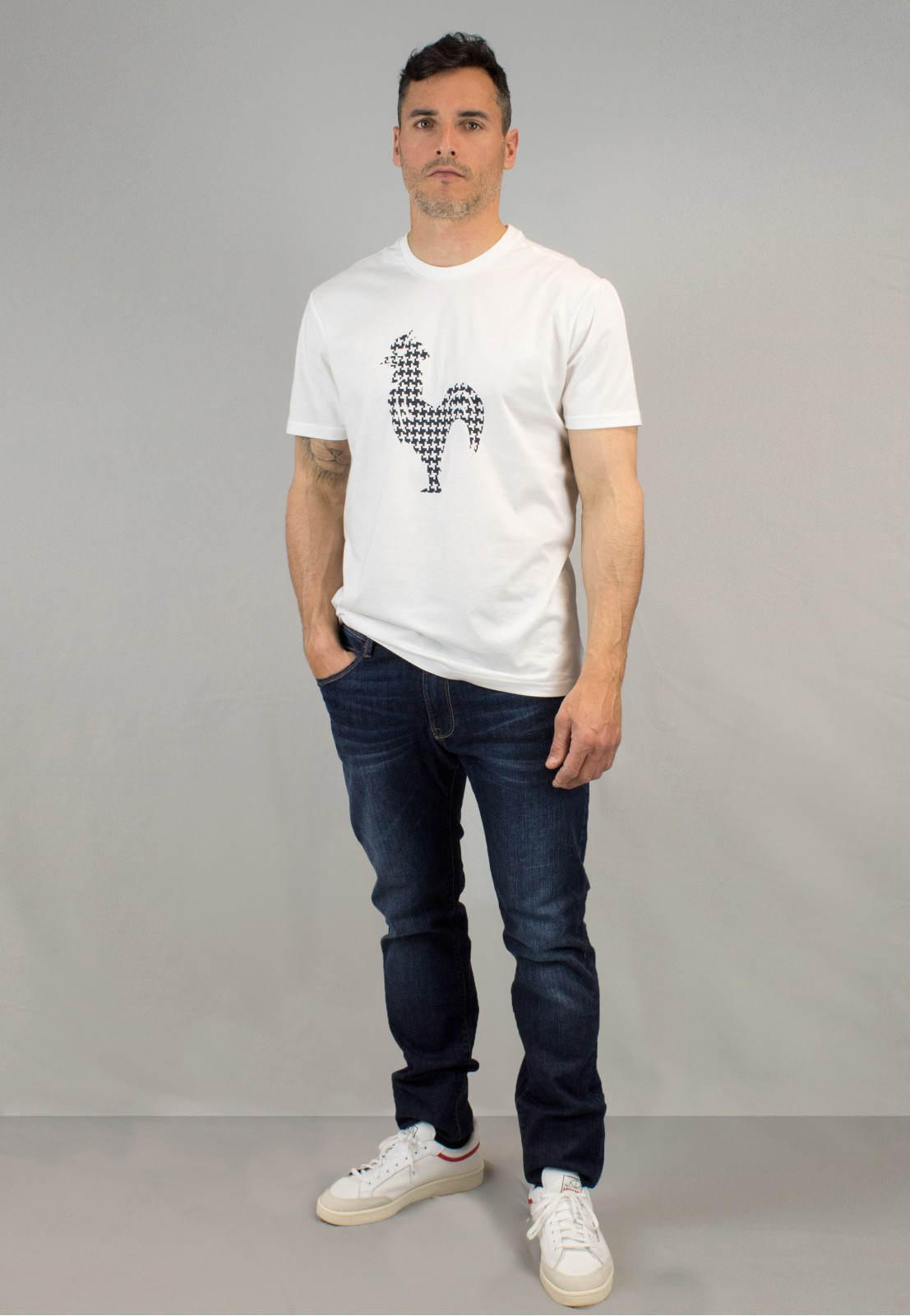 Camiseta de hombre Arcega blanca Patadegayo de calidad sostenible fabricado en España - plano completo