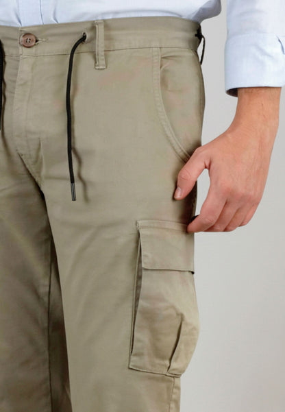 Pantalón cargo gomas tostado hombre