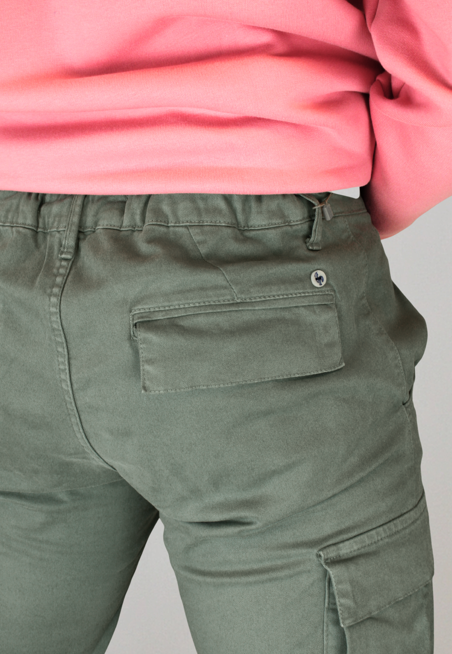 Pantalón cargo gomas kaki hombre