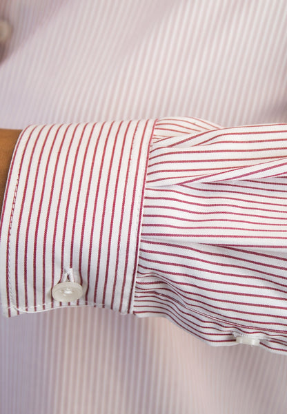 Camisa de rayas finas granate