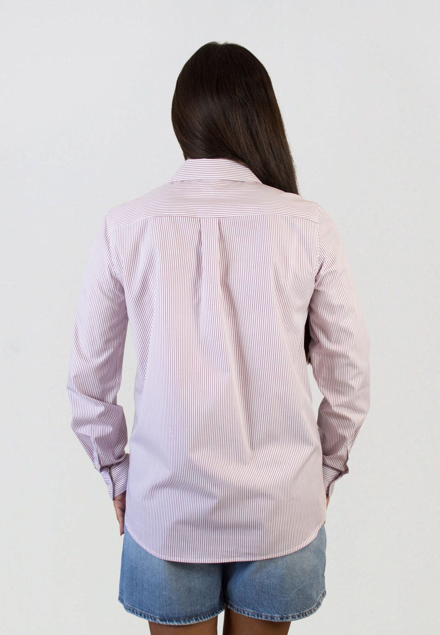 Camisa de rayas finas granate