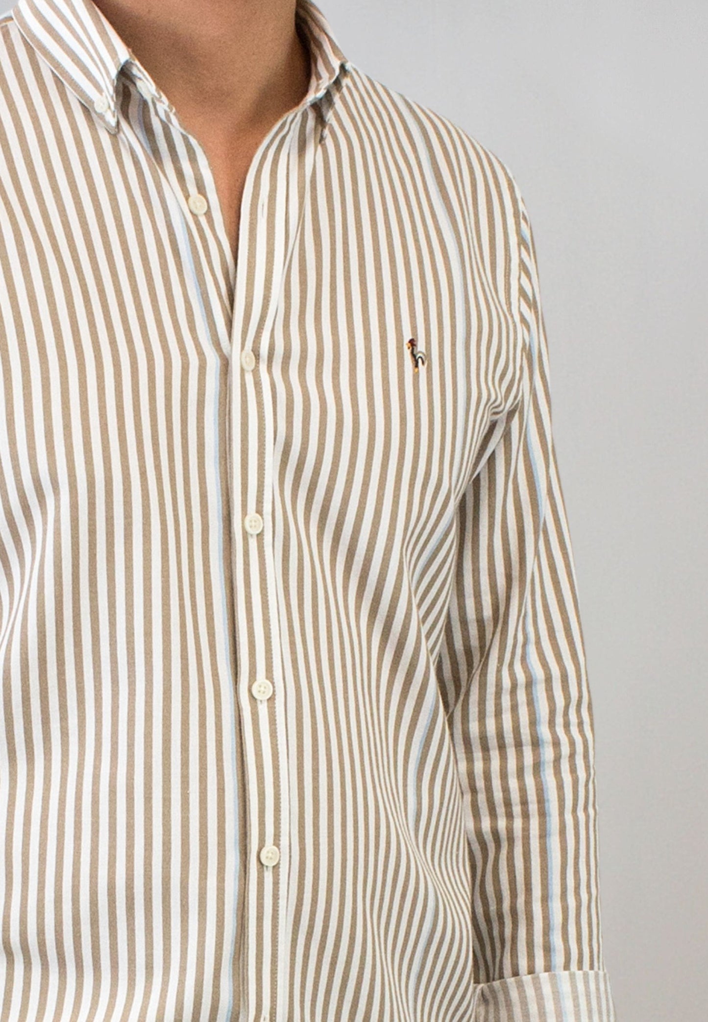 Camisa de rayas tostado con detalle