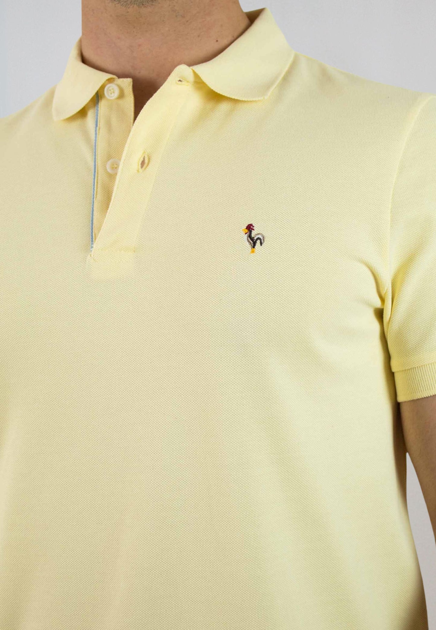 Polo amarillo de manga corta