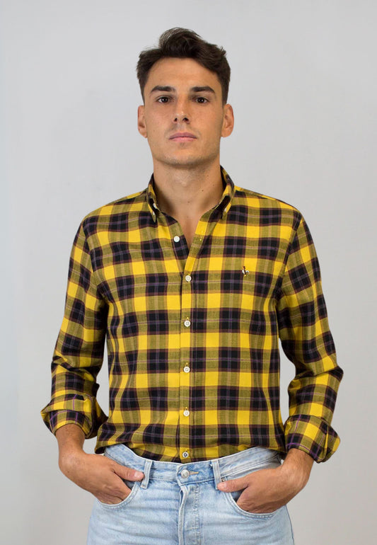 Camisa de cuadros amarillos y negros