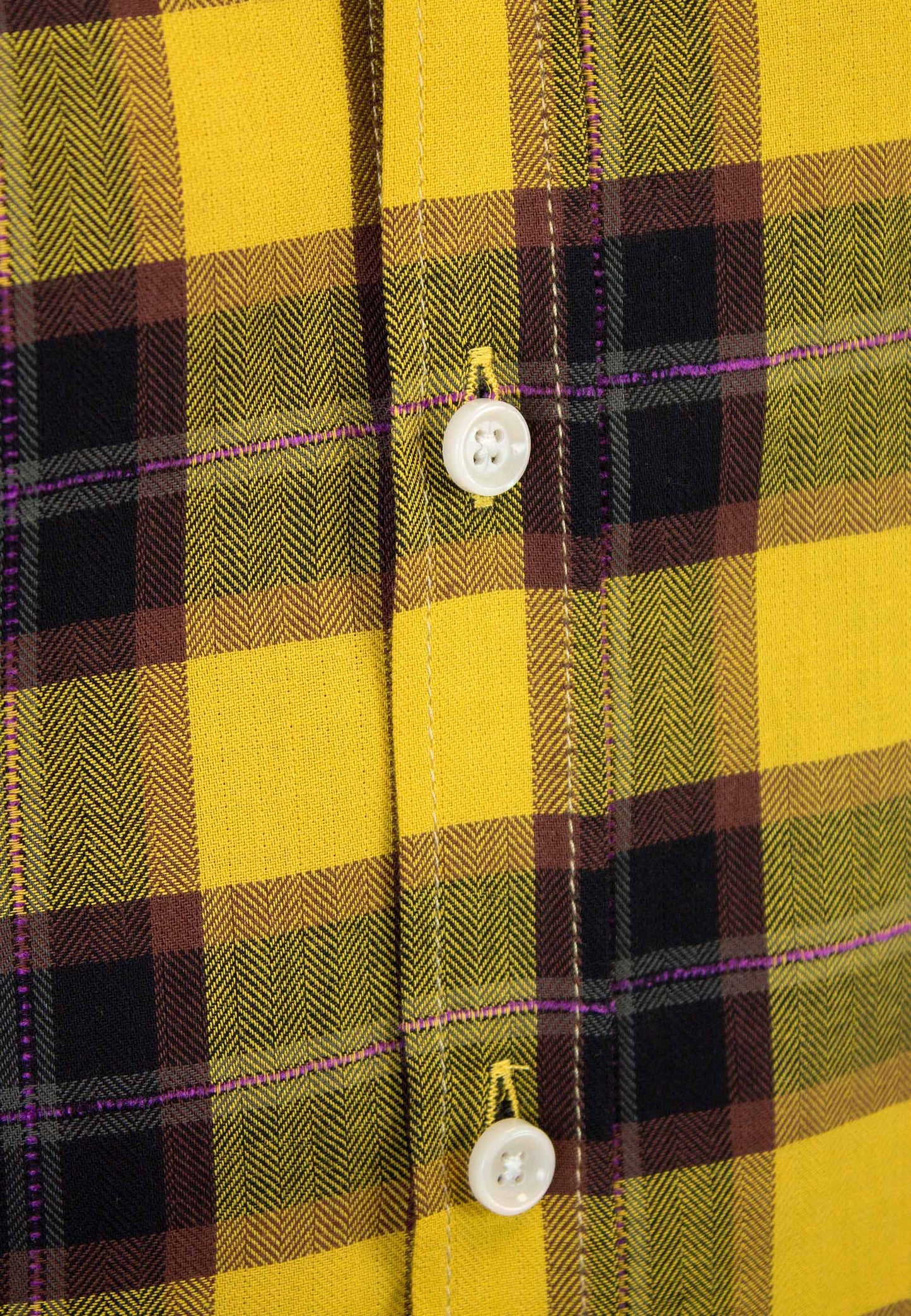 Camisa de cuadros amarillos y negros