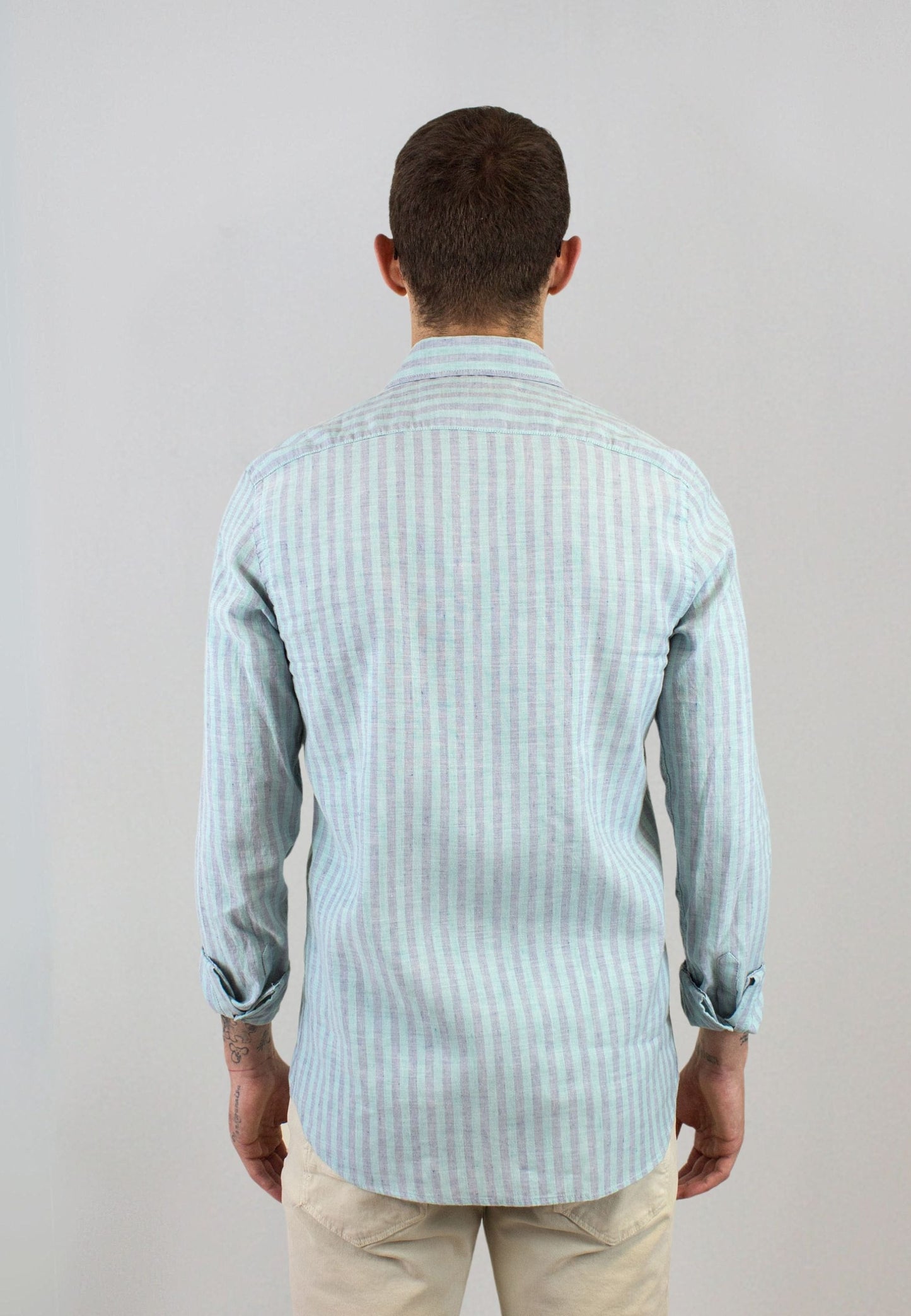 Camisa de rayas azul y verde