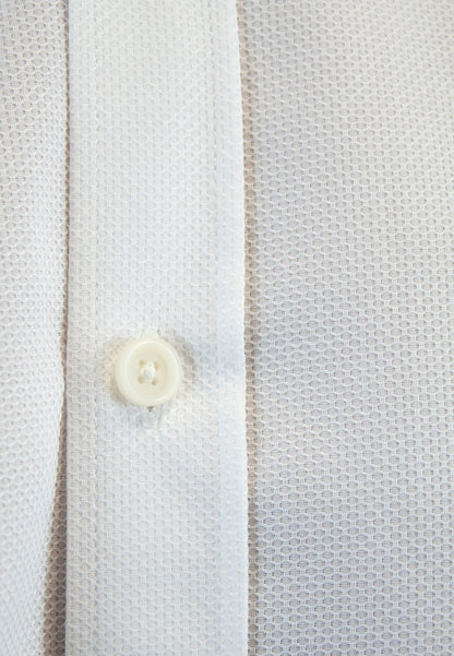 Camisa en estructura blanca