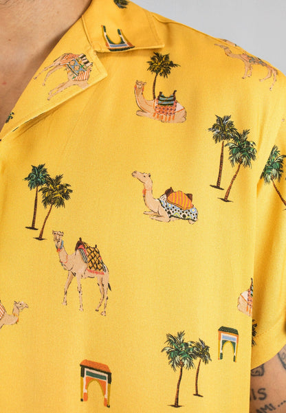 Camisa manga corta estampado camellos