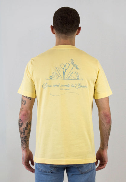 Camiseta amarilla con serigrafía