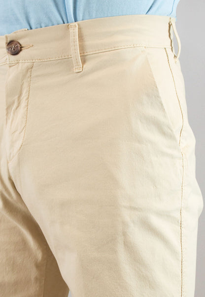 Bermuda tipo chino crema hombre