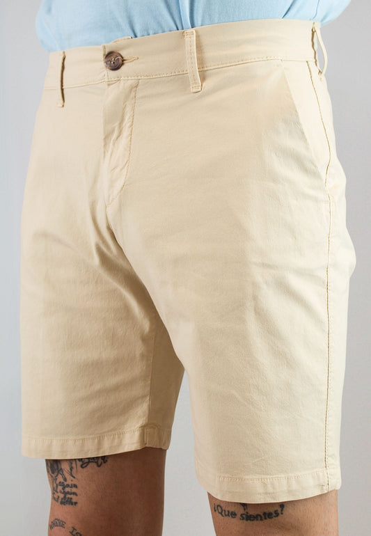 Bermuda tipo chino crema hombre