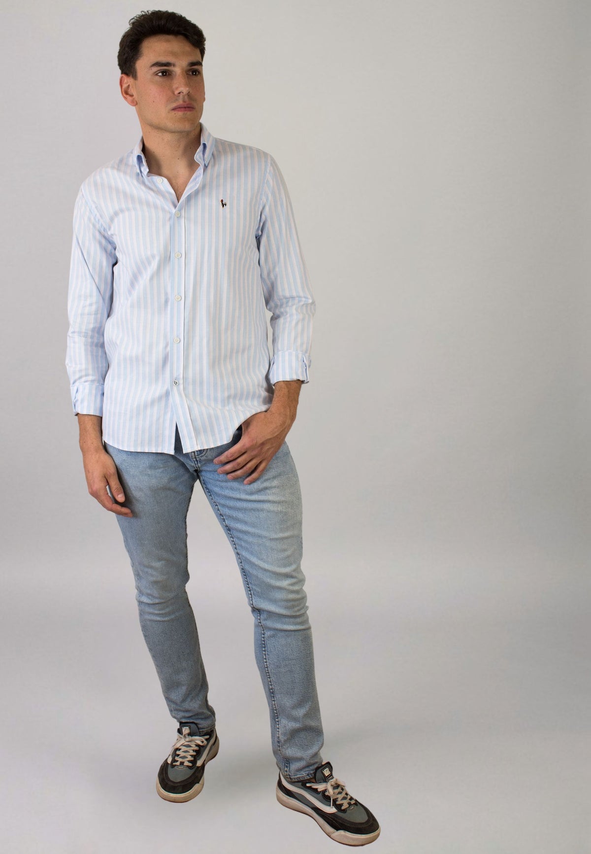 Camisa de rayas azul celeste y rosa