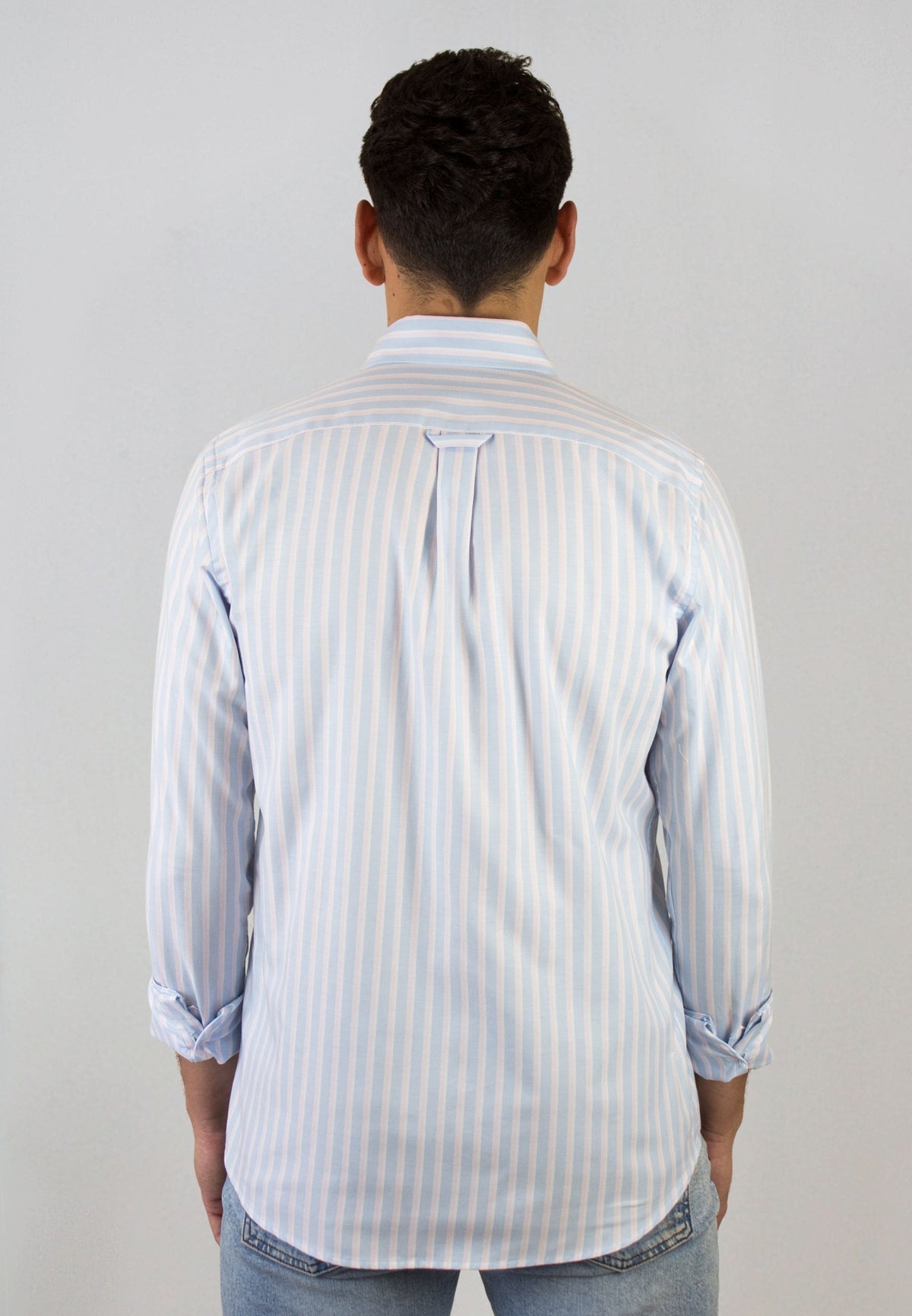Camisa de rayas azul celeste y rosa
