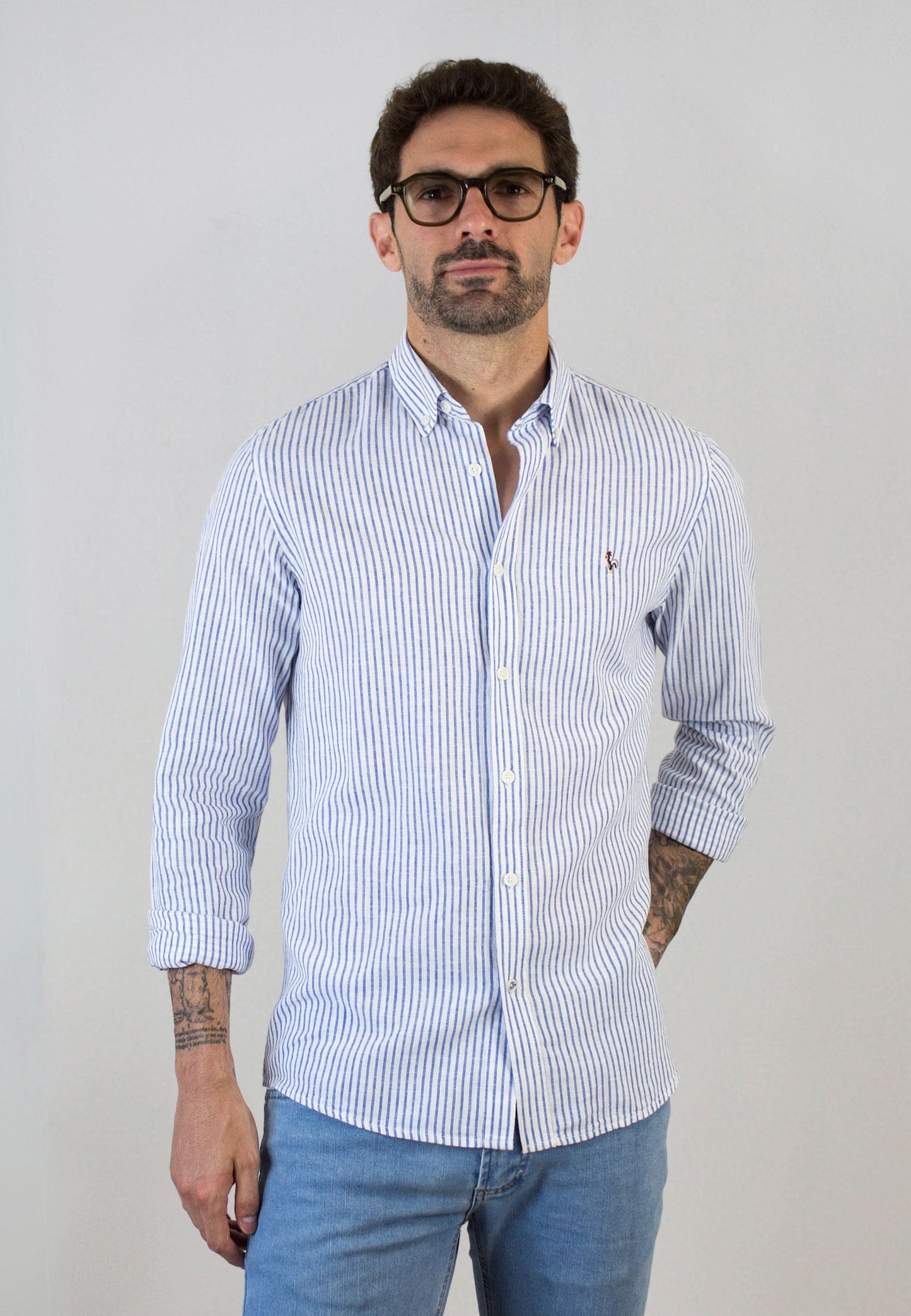 Camisa de rayas de lino azul